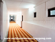 Ser Bum Tso Resort Corridor